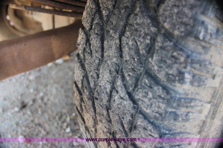 image for item AJ9315 1996 Ford F250 HD XL pickup truck