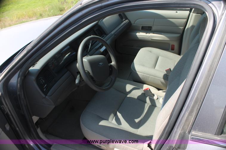 image for item AJ9325 2006 Ford Crown Victoria Police Interceptor
