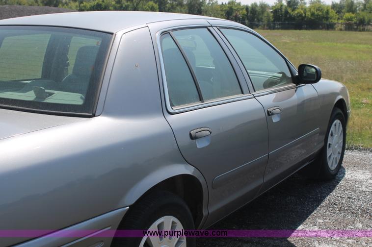 image for item AJ9325 2006 Ford Crown Victoria Police Interceptor