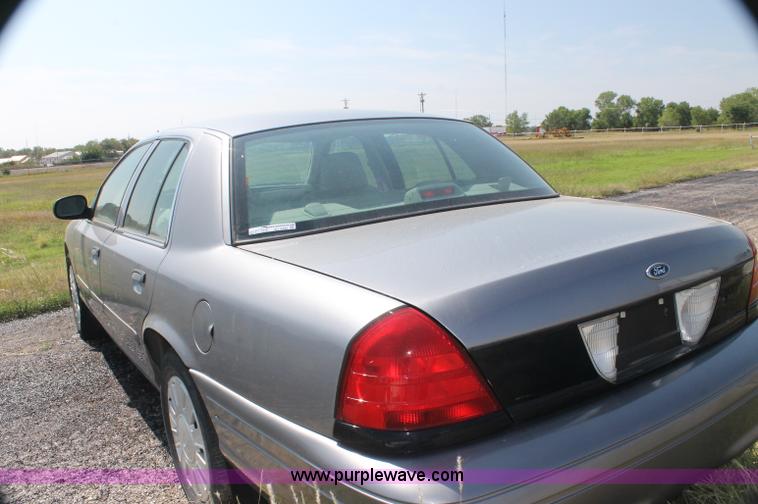 image for item AJ9325 2006 Ford Crown Victoria Police Interceptor