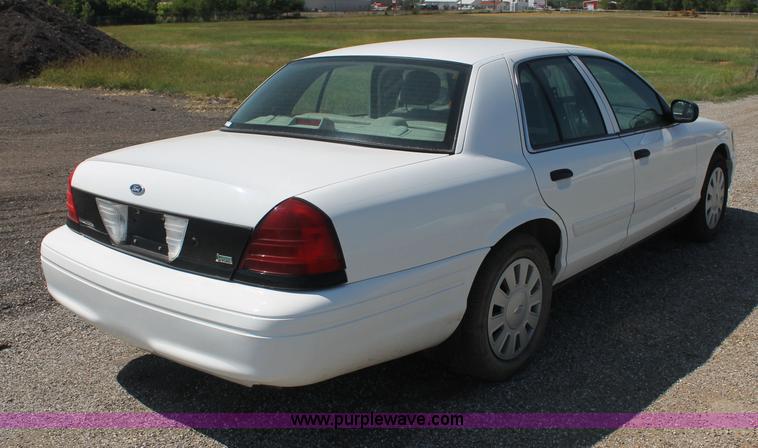 image for item AJ9326 2009 Ford Crown Victoria Police Interceptor