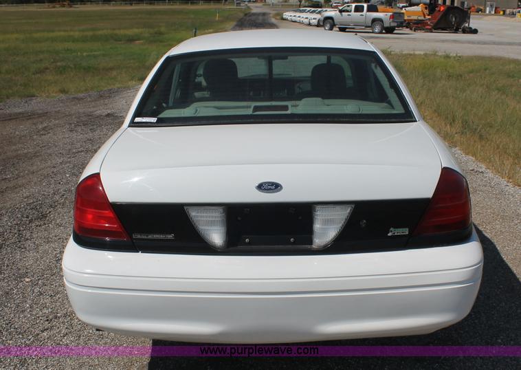 image for item AJ9326 2009 Ford Crown Victoria Police Interceptor