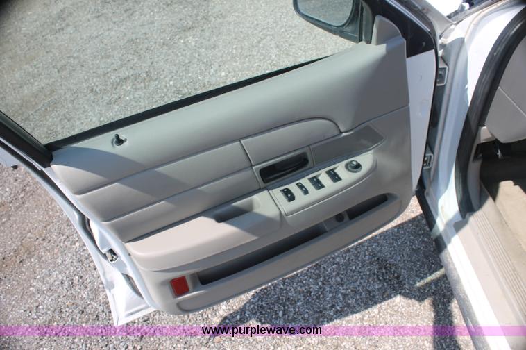 image for item AJ9326 2009 Ford Crown Victoria Police Interceptor