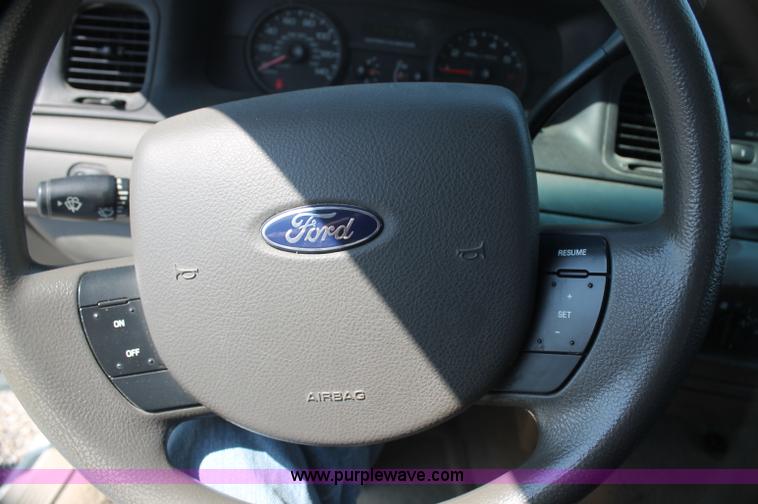 image for item AJ9326 2009 Ford Crown Victoria Police Interceptor