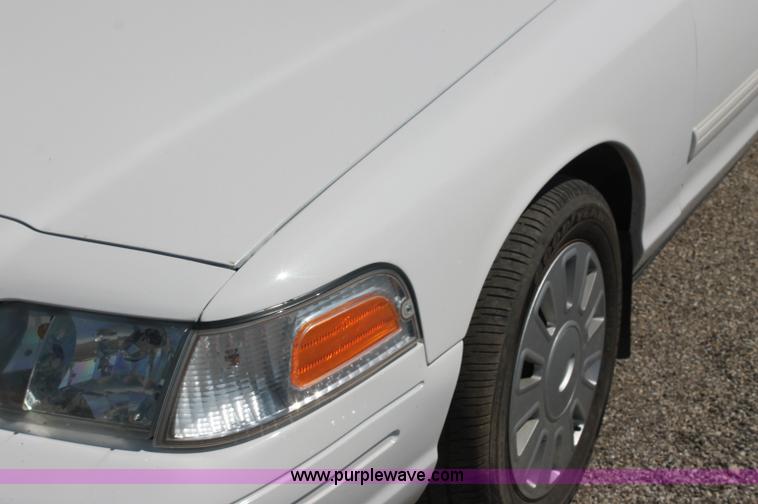 image for item AJ9326 2009 Ford Crown Victoria Police Interceptor