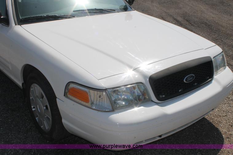 image for item AJ9326 2009 Ford Crown Victoria Police Interceptor