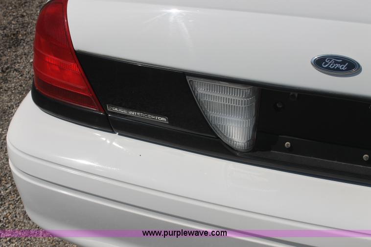 image for item AJ9326 2009 Ford Crown Victoria Police Interceptor