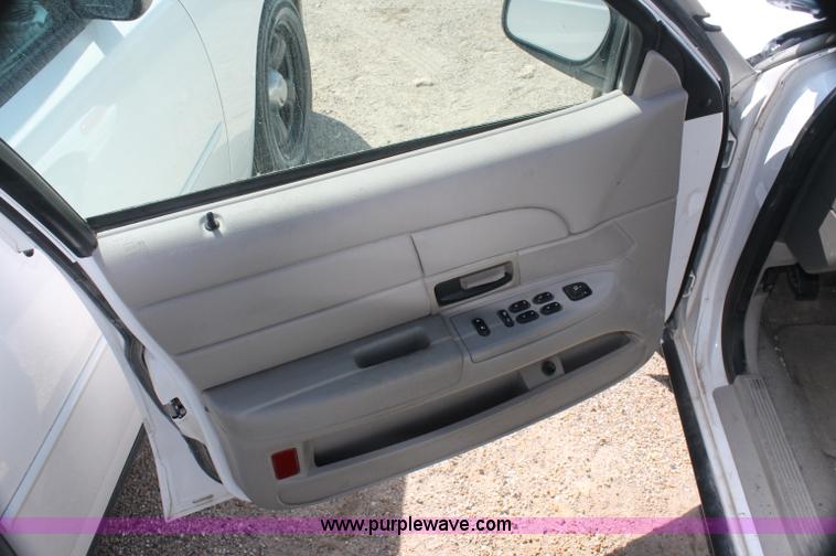 image for item AJ9336 2006 Ford Crown Victoria Police Interceptor