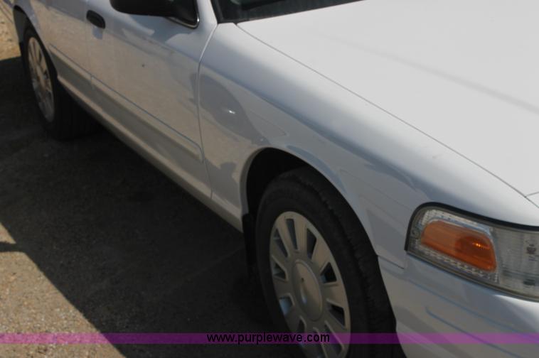 image for item AJ9336 2006 Ford Crown Victoria Police Interceptor