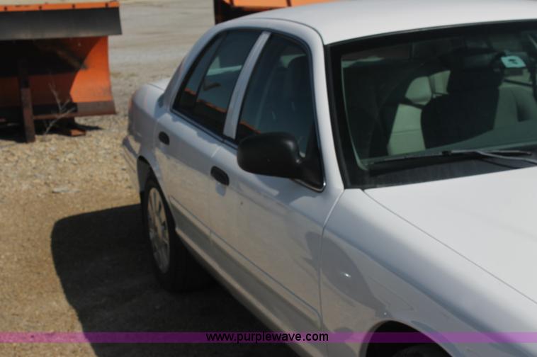 image for item AJ9336 2006 Ford Crown Victoria Police Interceptor