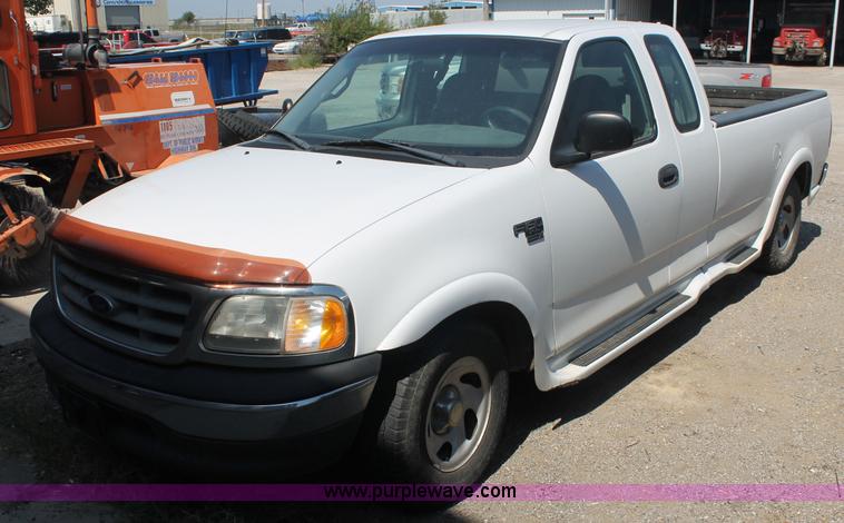image for item AJ9342 2000 Ford F150 XLT SuperCab pickup truck