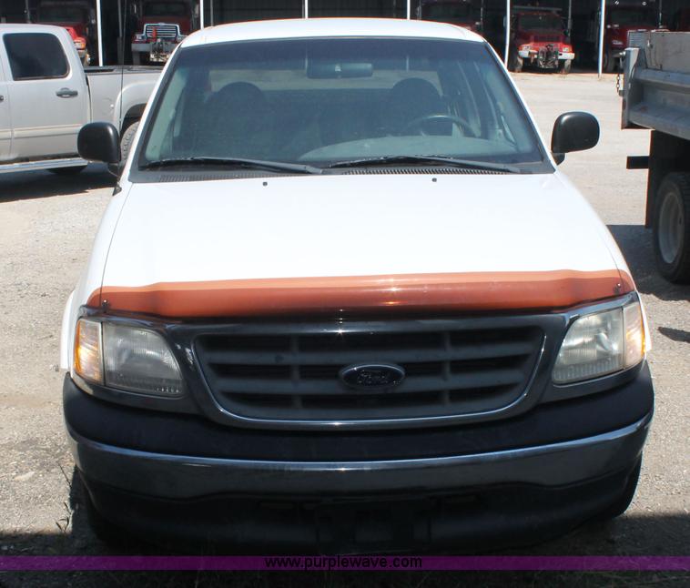 image for item AJ9342 2000 Ford F150 XLT SuperCab pickup truck