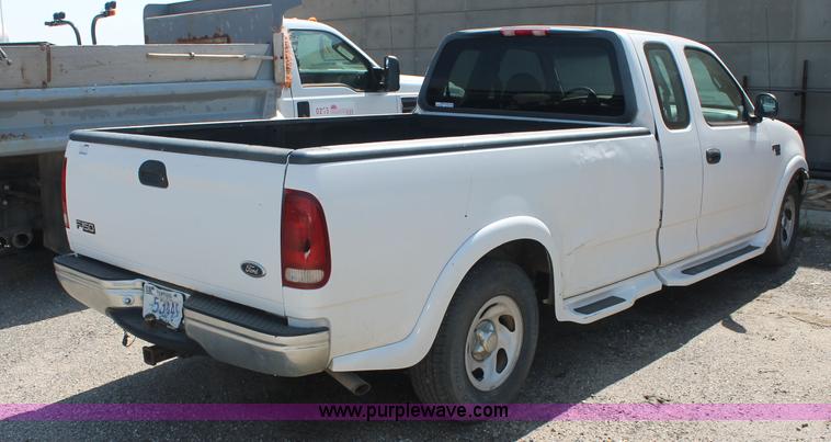 image for item AJ9342 2000 Ford F150 XLT SuperCab pickup truck