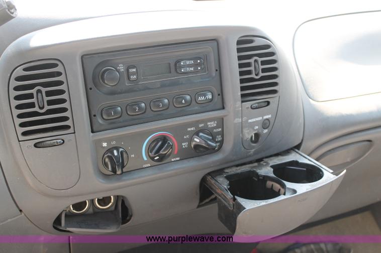 image for item AJ9342 2000 Ford F150 XLT SuperCab pickup truck