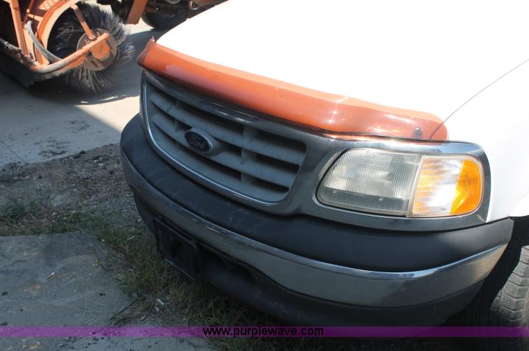 image for item AJ9342 2000 Ford F150 XLT SuperCab pickup truck