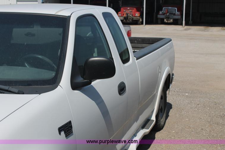 image for item AJ9342 2000 Ford F150 XLT SuperCab pickup truck