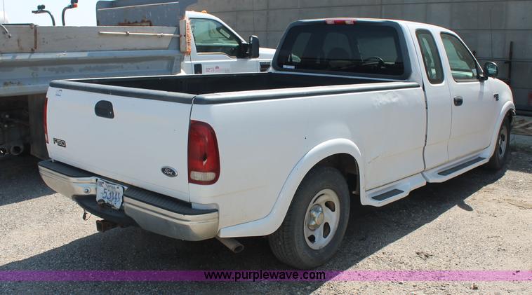 image for item AJ9342 2000 Ford F150 XLT SuperCab pickup truck