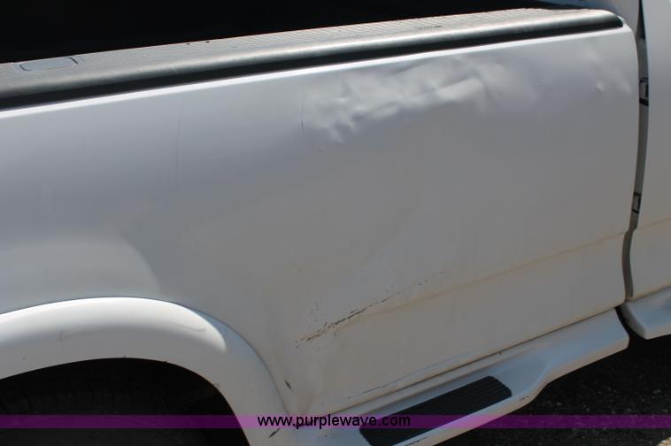 image for item AJ9342 2000 Ford F150 XLT SuperCab pickup truck