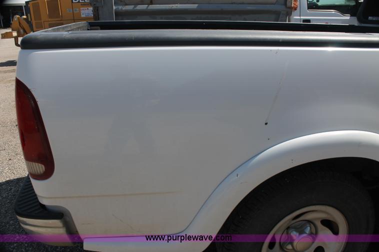 image for item AJ9342 2000 Ford F150 XLT SuperCab pickup truck