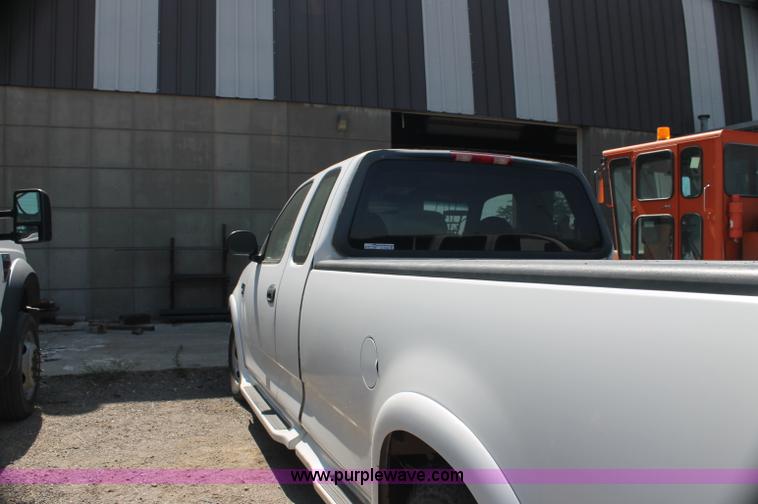 image for item AJ9342 2000 Ford F150 XLT SuperCab pickup truck