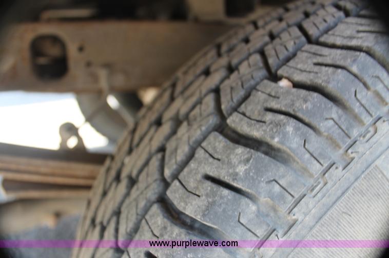 image for item AJ9342 2000 Ford F150 XLT SuperCab pickup truck