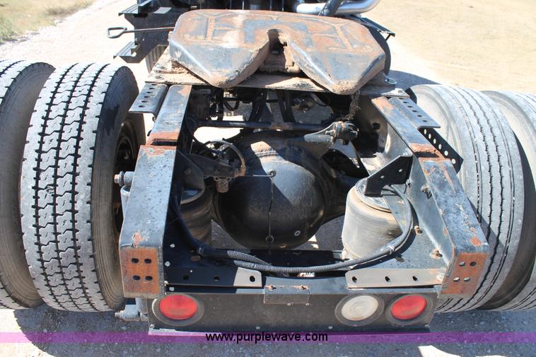 image for item AO9651 1998 International 8100 semi truck