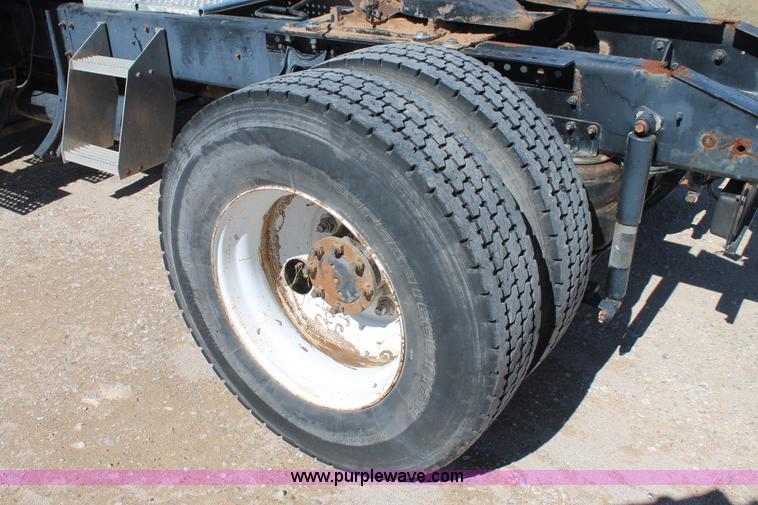 image for item AO9651 1998 International 8100 semi truck