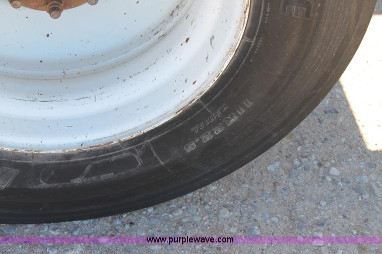 image for item AO9651 1998 International 8100 semi truck