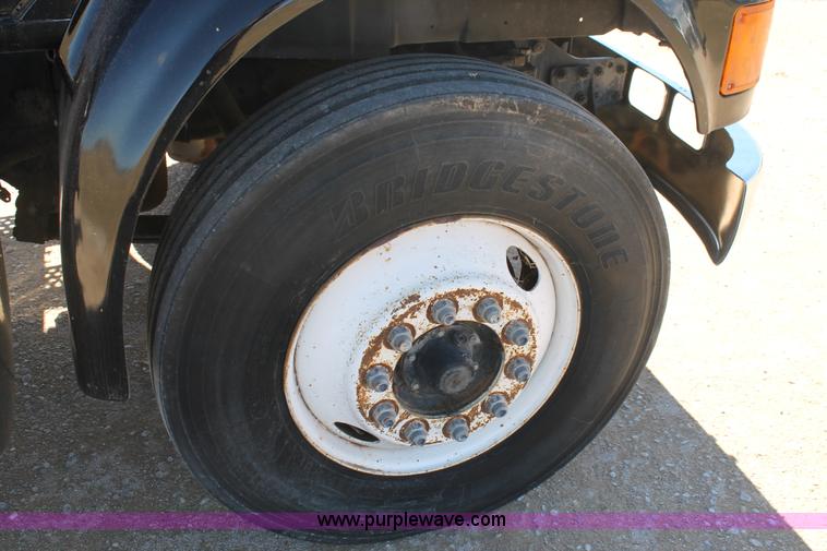 image for item AO9651 1998 International 8100 semi truck