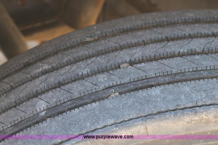 image for item AO9651 1998 International 8100 semi truck