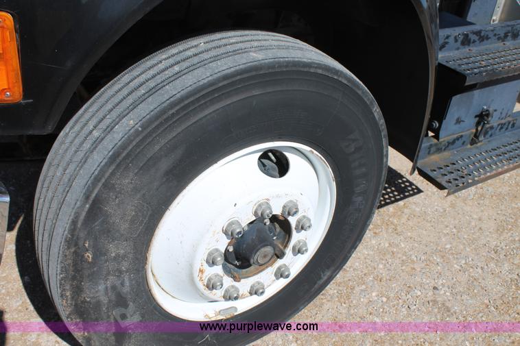 image for item AO9651 1998 International 8100 semi truck