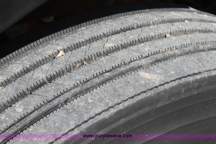 image for item AO9651 1998 International 8100 semi truck