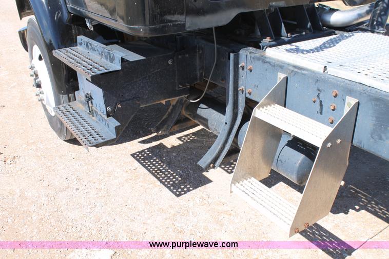 image for item AO9651 1998 International 8100 semi truck