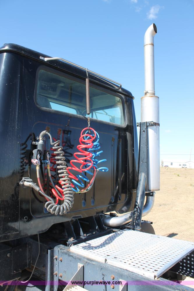 image for item AO9651 1998 International 8100 semi truck