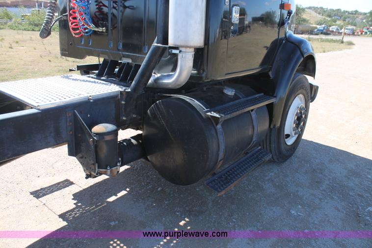 image for item AO9651 1998 International 8100 semi truck