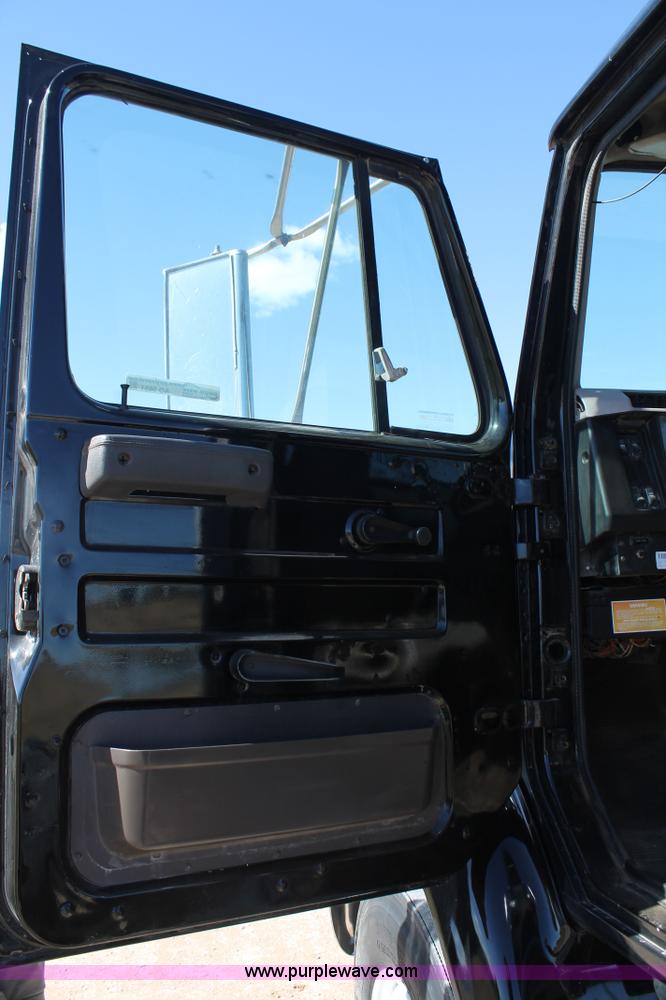 image for item AO9651 1998 International 8100 semi truck