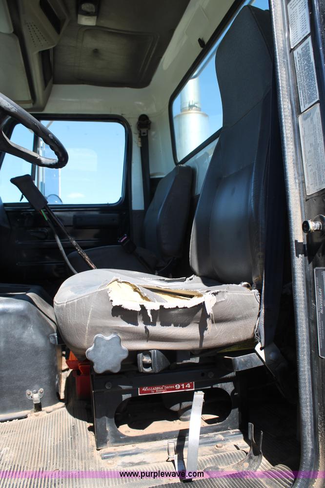 image for item AO9651 1998 International 8100 semi truck