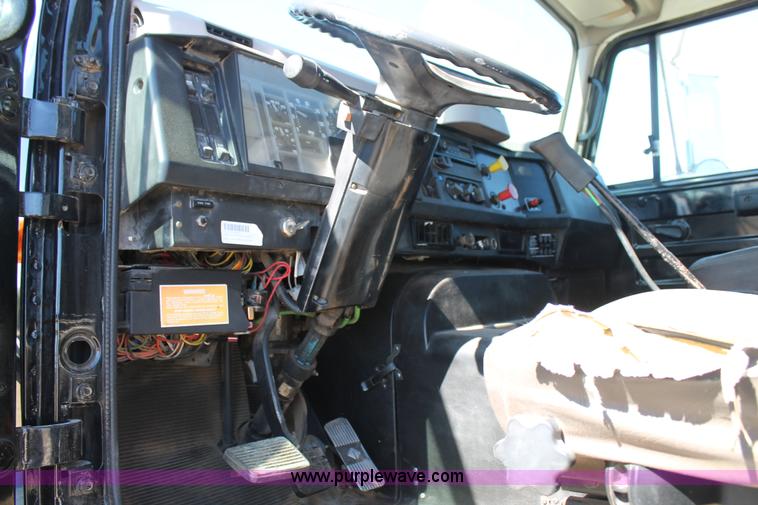 image for item AO9651 1998 International 8100 semi truck