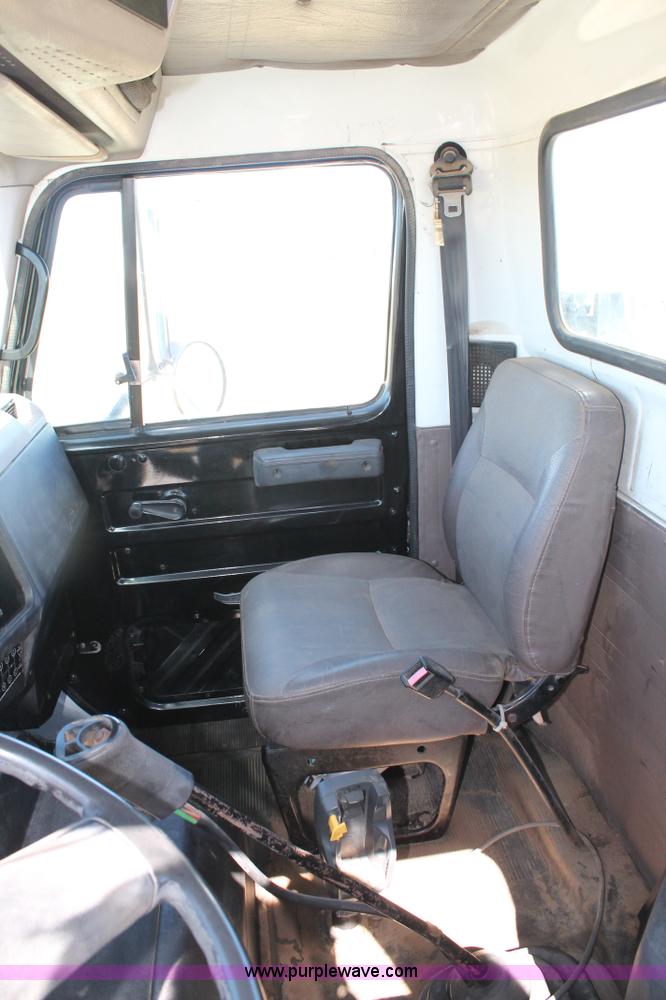 image for item AO9651 1998 International 8100 semi truck