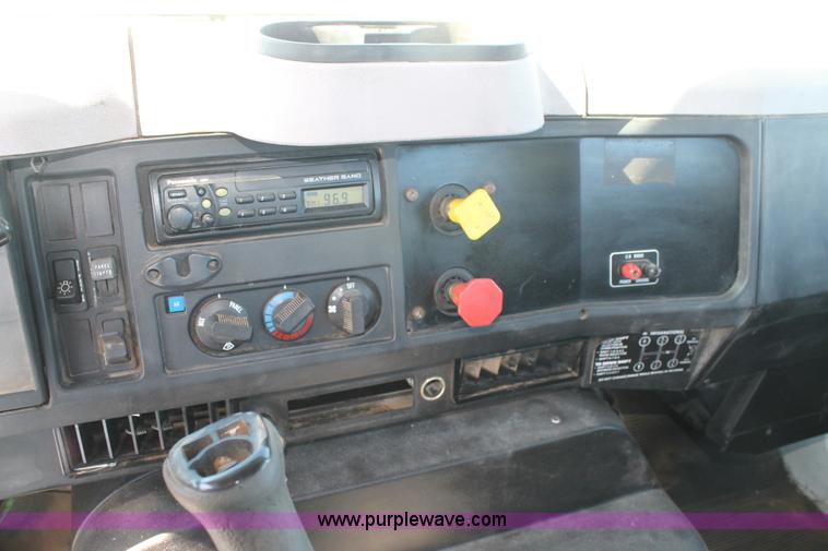 image for item AO9651 1998 International 8100 semi truck