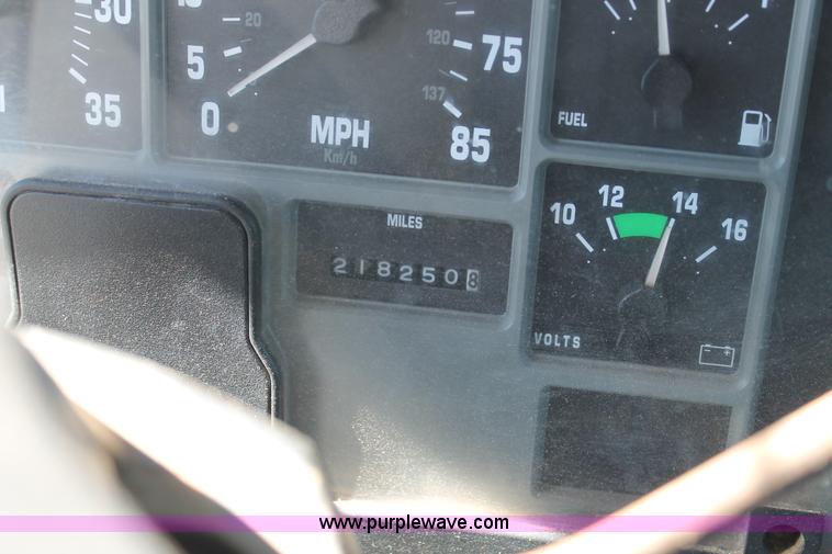 image for item AO9651 1998 International 8100 semi truck