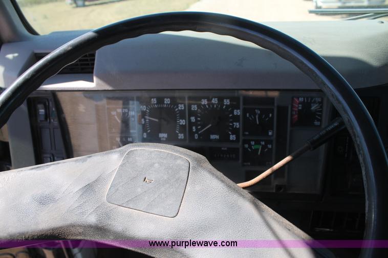 image for item AO9651 1998 International 8100 semi truck