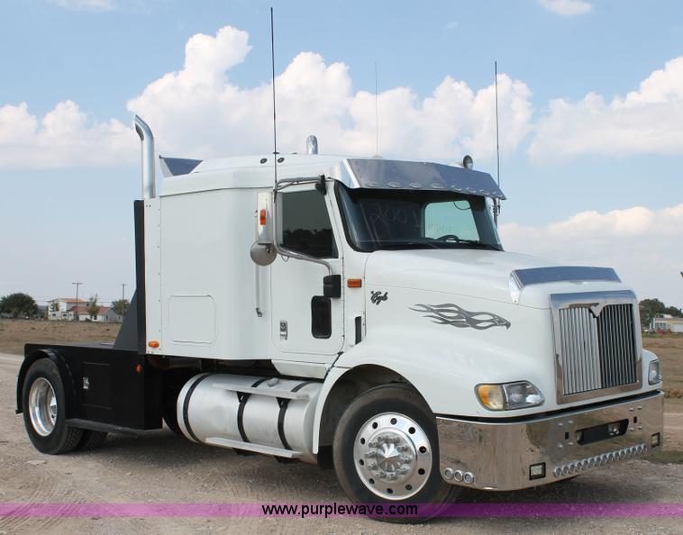 image for item AO9652 2001 International 9200i utility truck