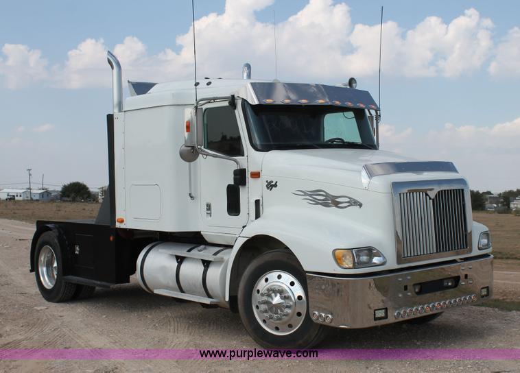 image for item AO9652 2001 International 9200i utility truck