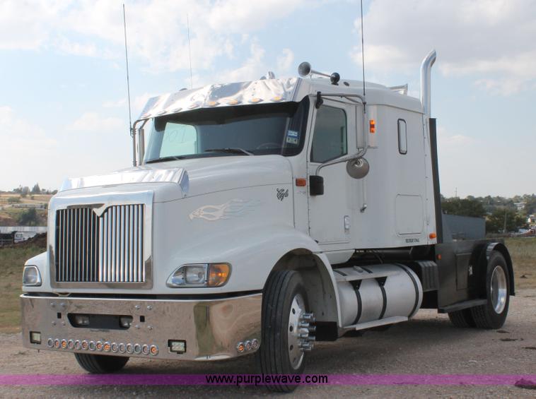 image for item AO9652 2001 International 9200i utility truck