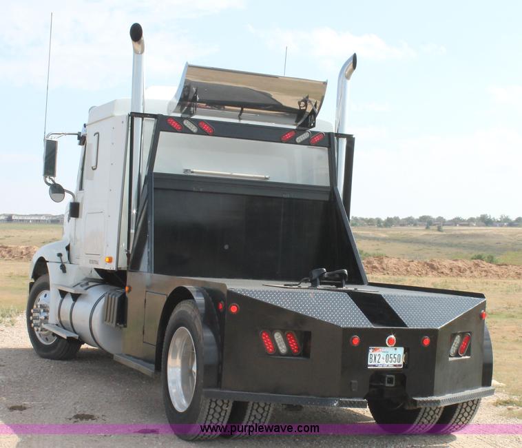 image for item AO9652 2001 International 9200i utility truck