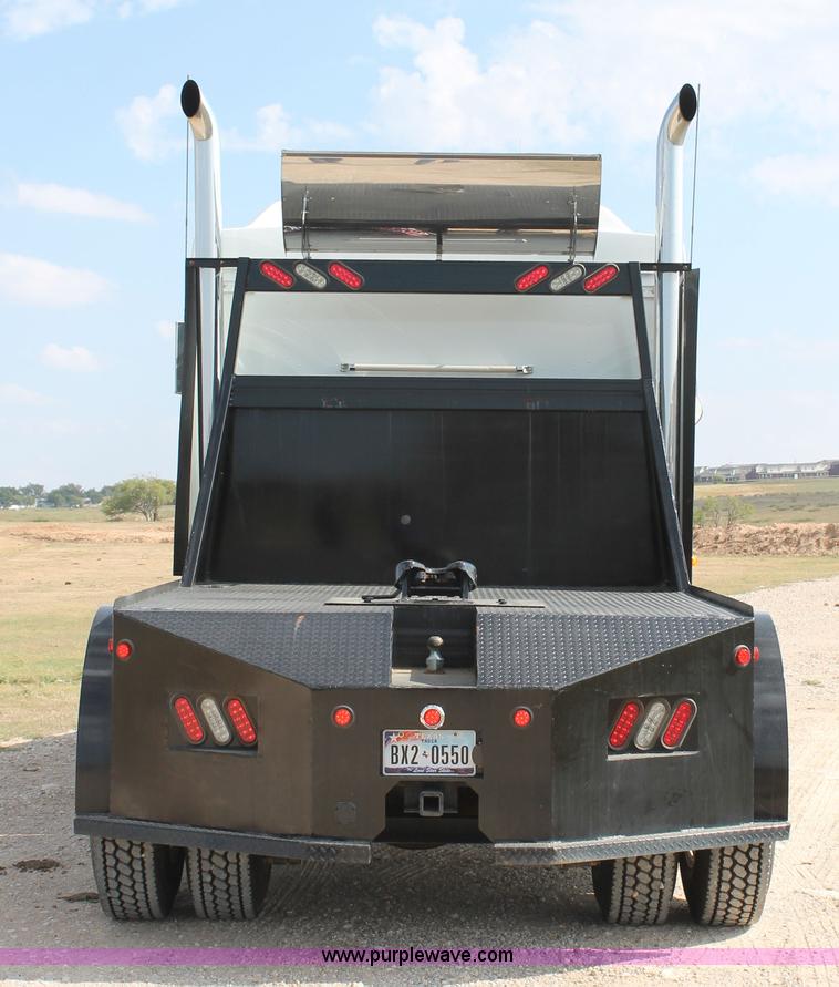 image for item AO9652 2001 International 9200i utility truck