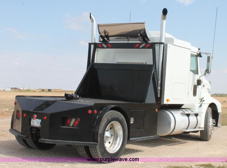 image for item AO9652 2001 International 9200i utility truck