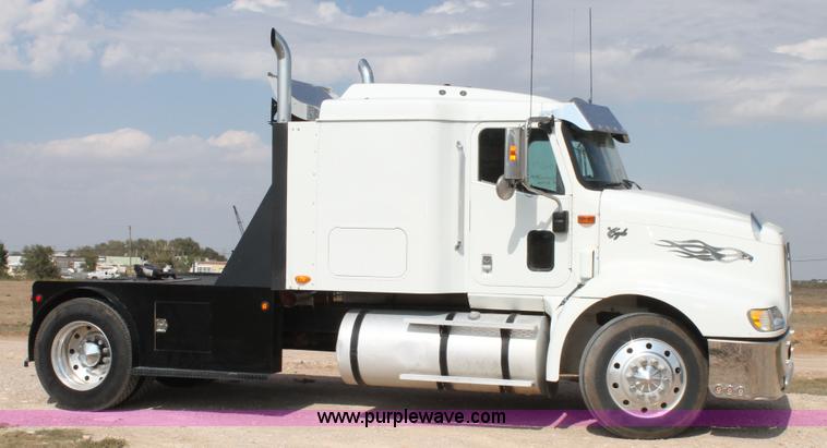 image for item AO9652 2001 International 9200i utility truck