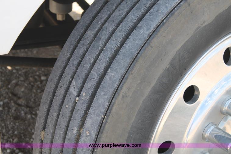 image for item AO9652 2001 International 9200i utility truck